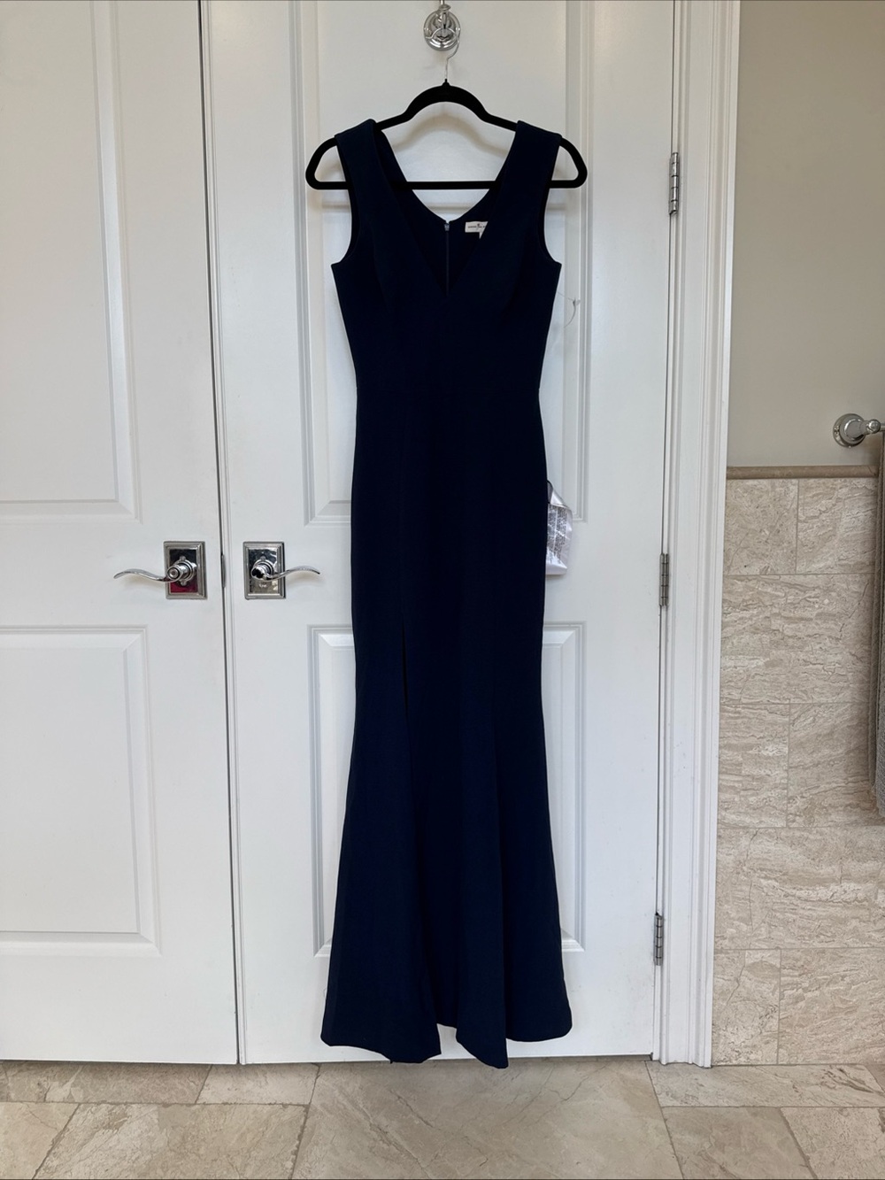 NWT Dress the Population Elegant Navy V-Neck Sleeveless Dress with slit